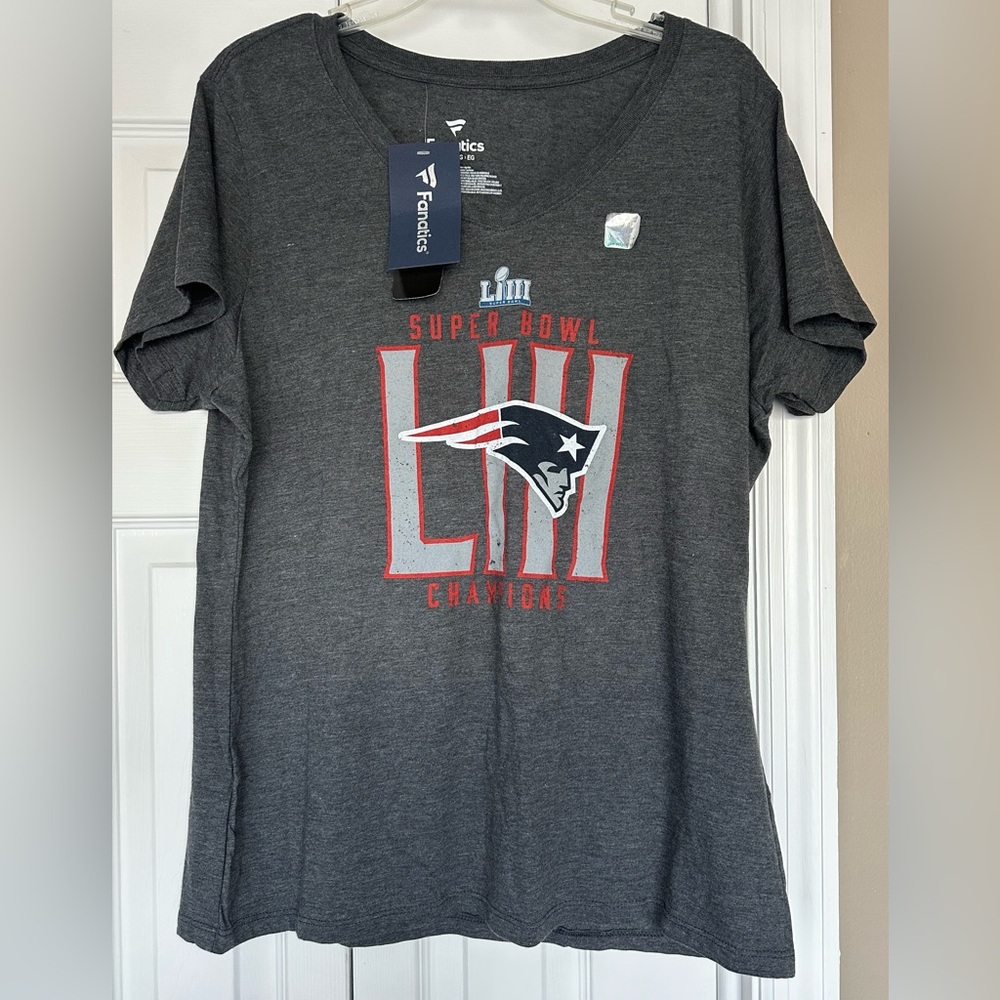 NWT Fanatics N.E. Patriots‎ Super Bowl LIII Champions Women’s V-neck T-Shirt!